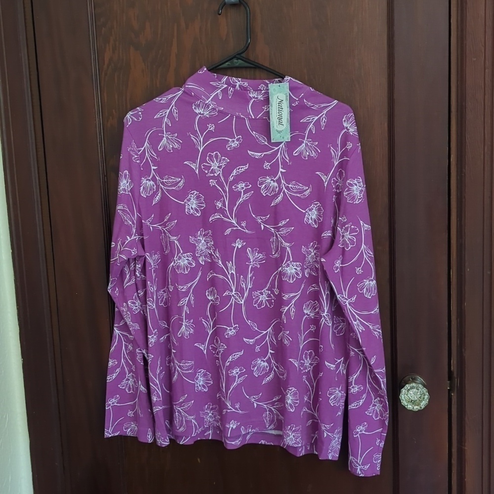New with Tags Natural Ultra Soft Floral Purple & White Long Sleeve Mockneck XL